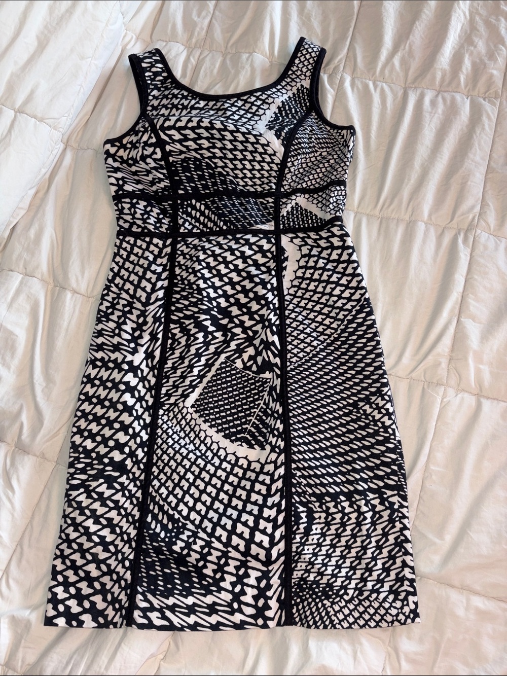 Black & White Patterned Fit-and-Flare Dress Calvin Klein size 4